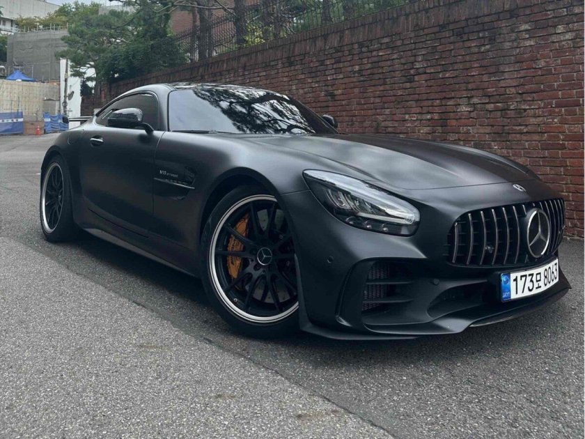 Mercedes benz amg gt r