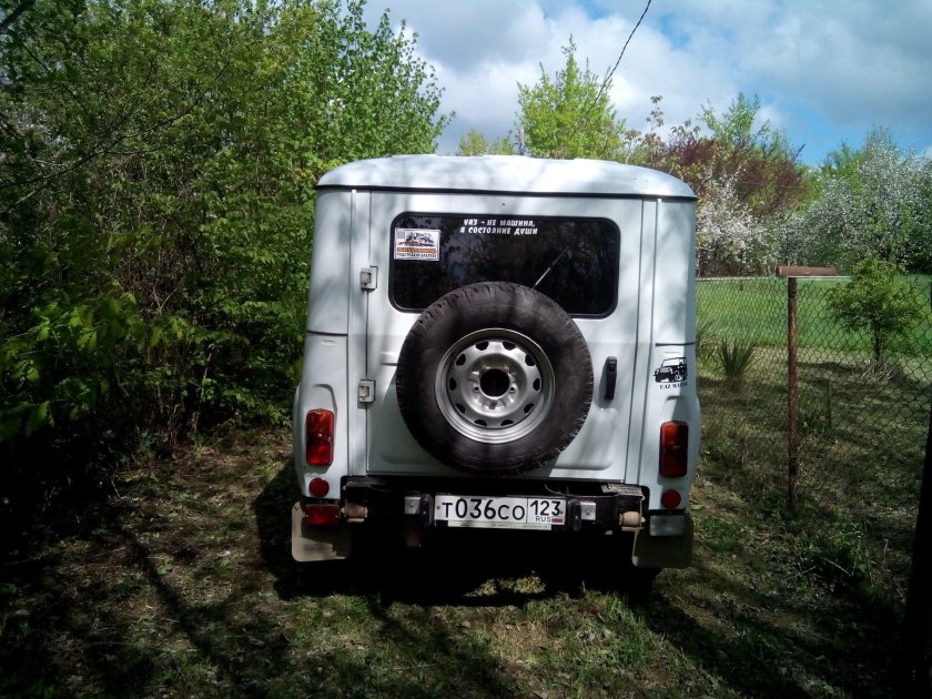 УАЗ Хантер вид сзади