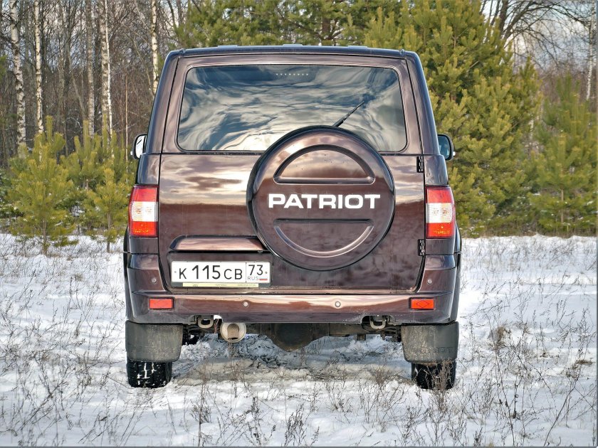УАЗ Патриот 2010 сзади