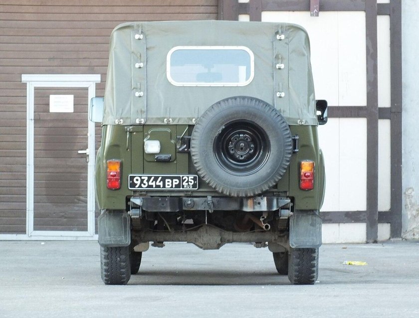 УАЗ 469 сзади