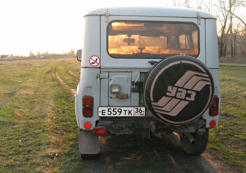 УАЗ 31514 сзади
