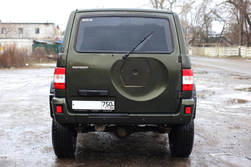 УАЗ Патриот 2014 сзади
