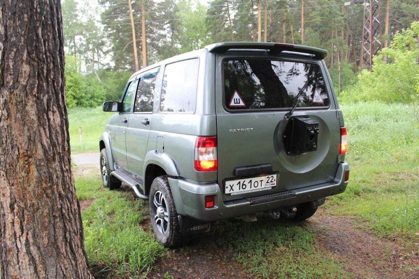 УАЗ Патриот 2011 сзади