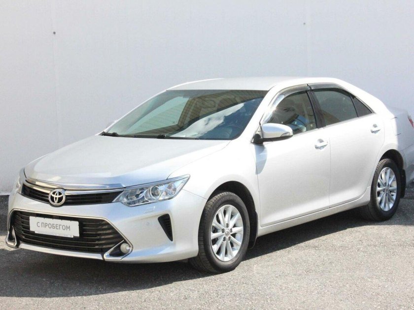 Тойота Камри 2015 серебристый