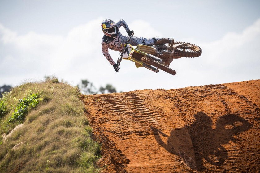 Прыжок на мотоцикле