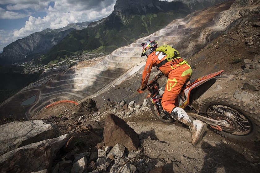 Эндуро в гараже