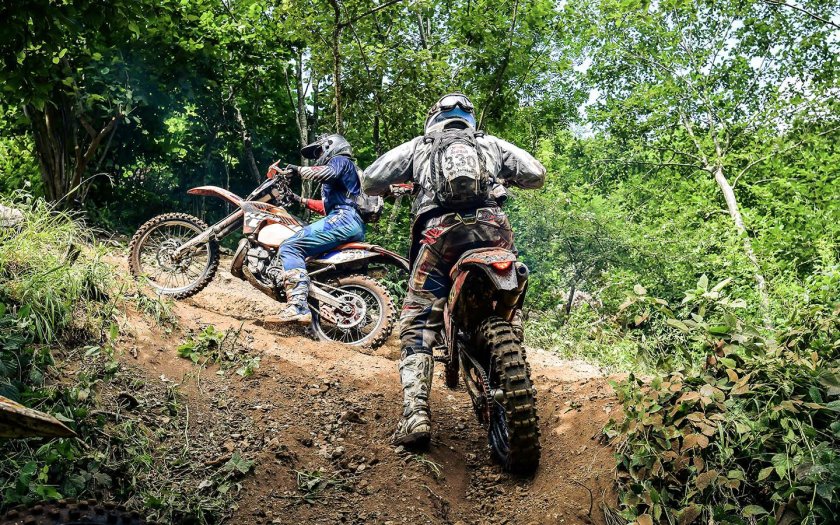 Эндуро в гараже