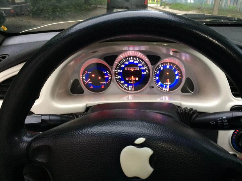 Тюнингованная приборная панель на Ланос