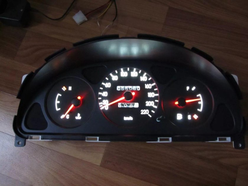 Комбинация приборов Chevrolet lanos с тахометром