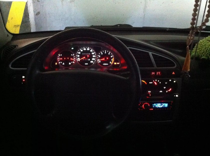 Приборная панель Ланос ночью