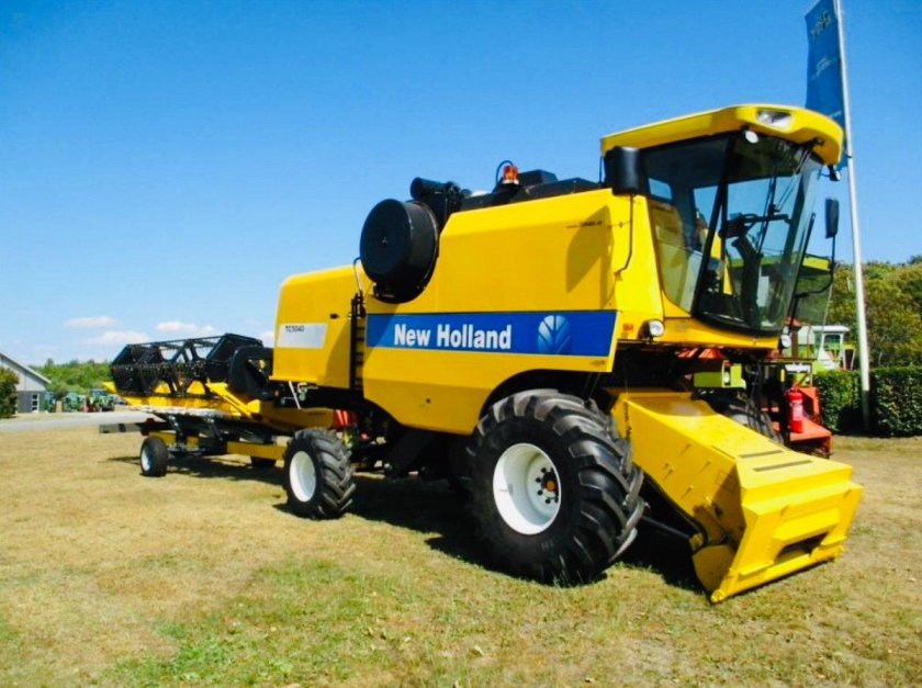 Комбайн Нью Холланд