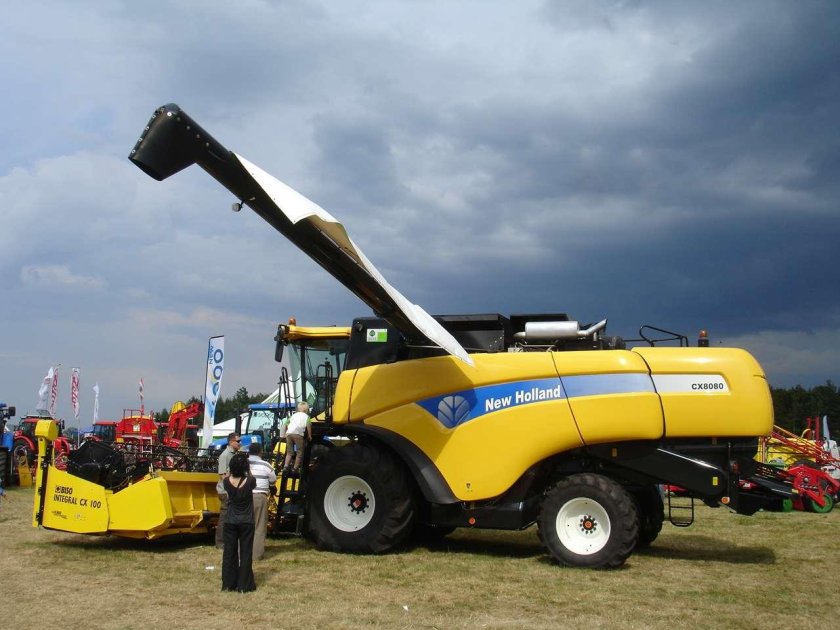 Комбайн New Holland CX 8080