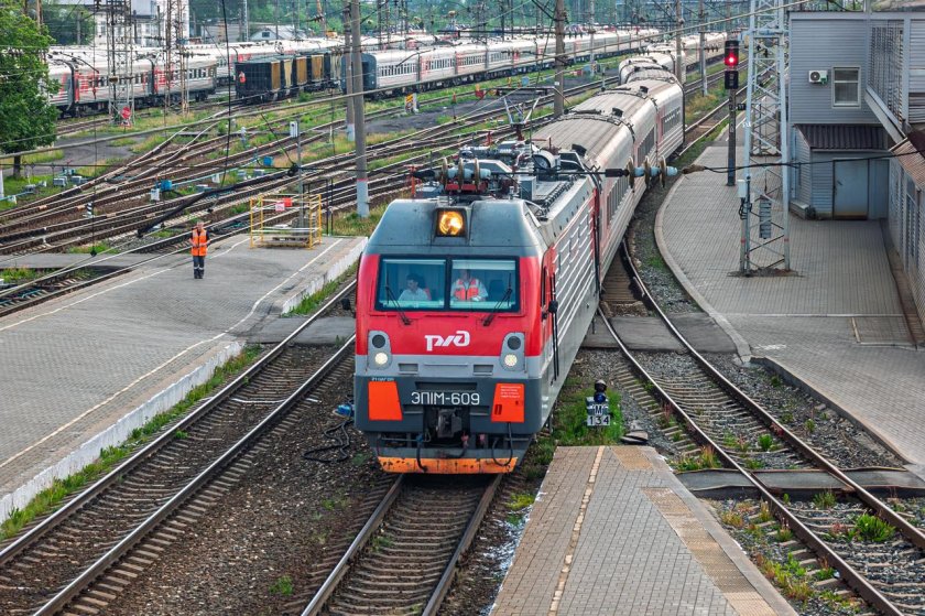 Электровоз эп 1 м