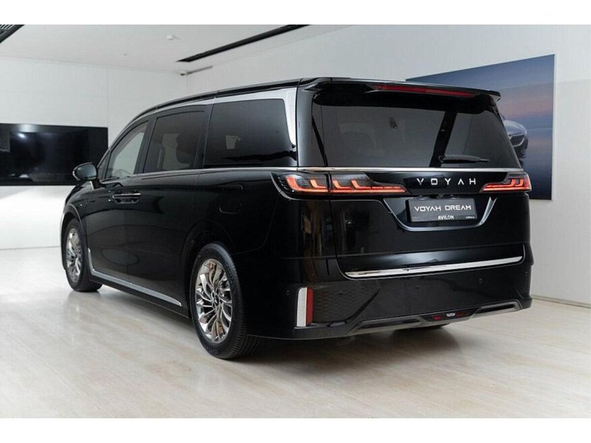 Voyah Dream Hybrid 2024