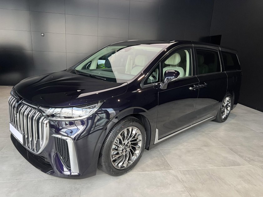 Автомобиль минивэн