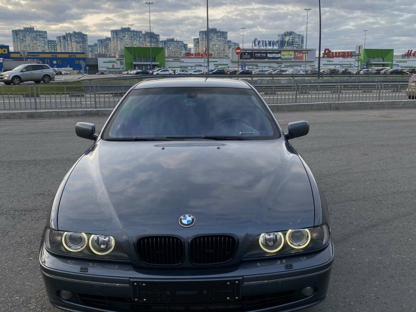 Серая бмв