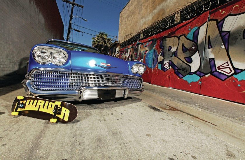 Chevrolet Impala лоурайдер в гетто