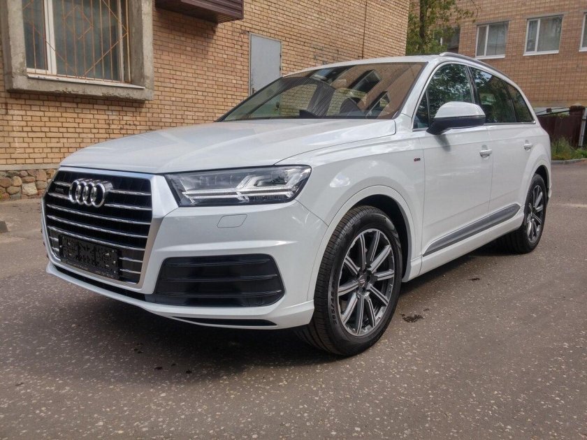 Ауди q7 2016