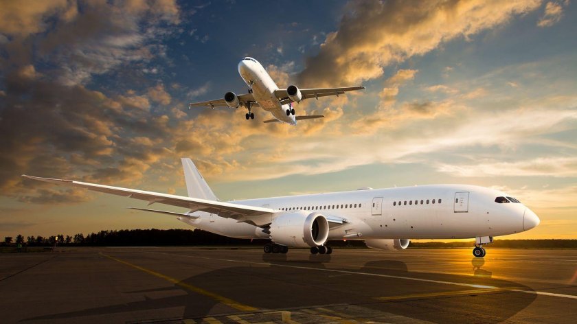 Самолет белый пассажирский