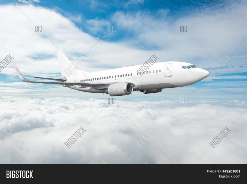 Самолет в небе