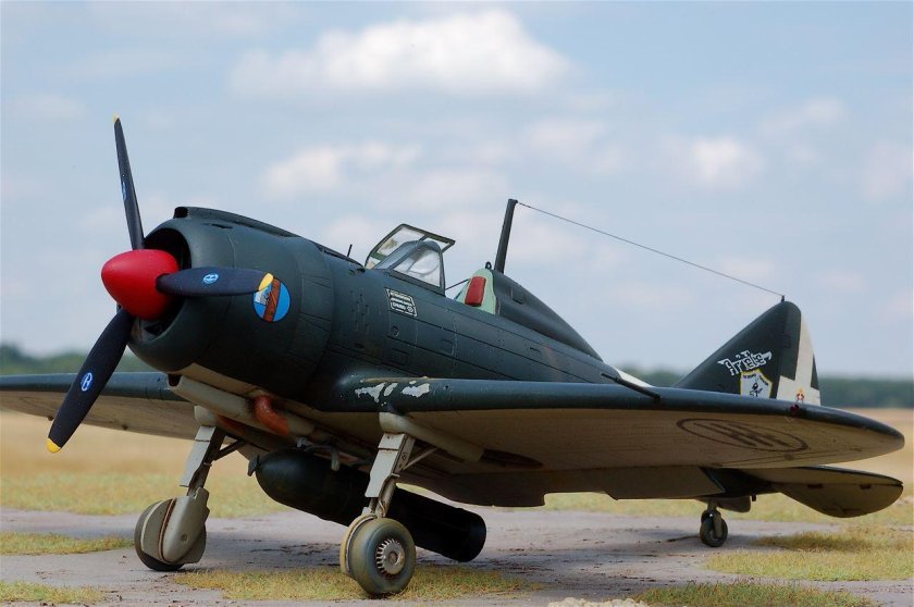 Re2002 истребитель