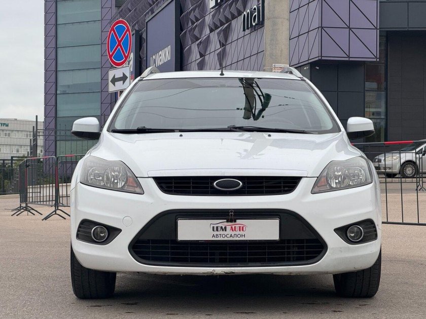 Белый форд фокус