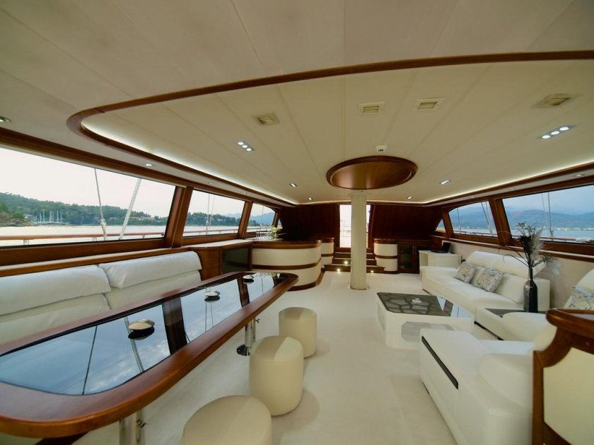 Яхта внутри