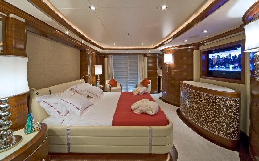 Мега яхта внутри