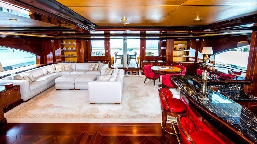Яхта Azzam внутри