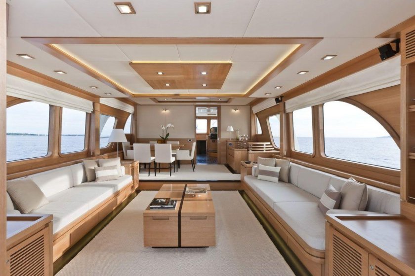 Яхта Luxury Yacht