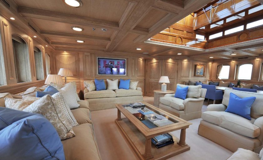 Яхта Чекмезова интерьер