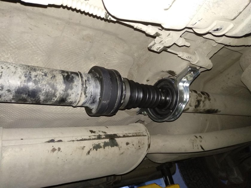 Подвесной подшипник карданного вала Гранд Чероки 2013