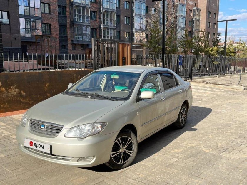 Машина byd f 3