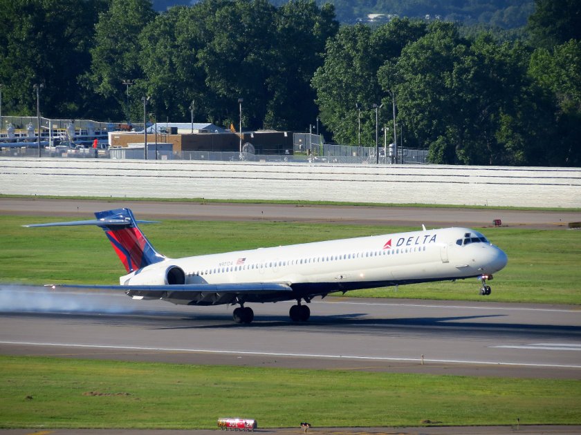 MCDONNELL Douglas MD-90