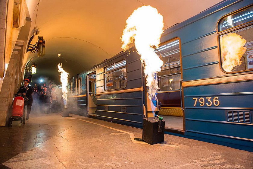 Горящий вагон метро