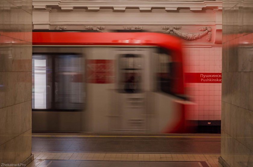 Метро поезд