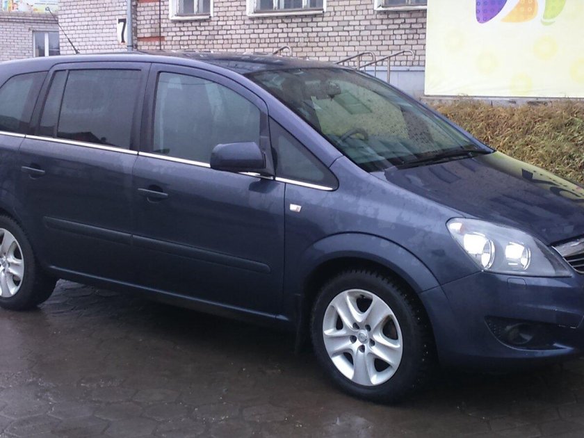 Опель Зафира б 2010