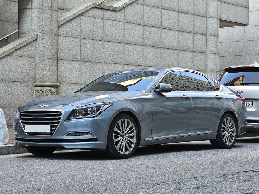 Hyundai genesis g80