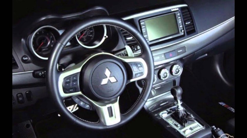 Mitsubishi Lancer x 2014 салон