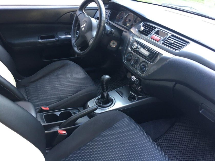 Лансер 9 2006 салон