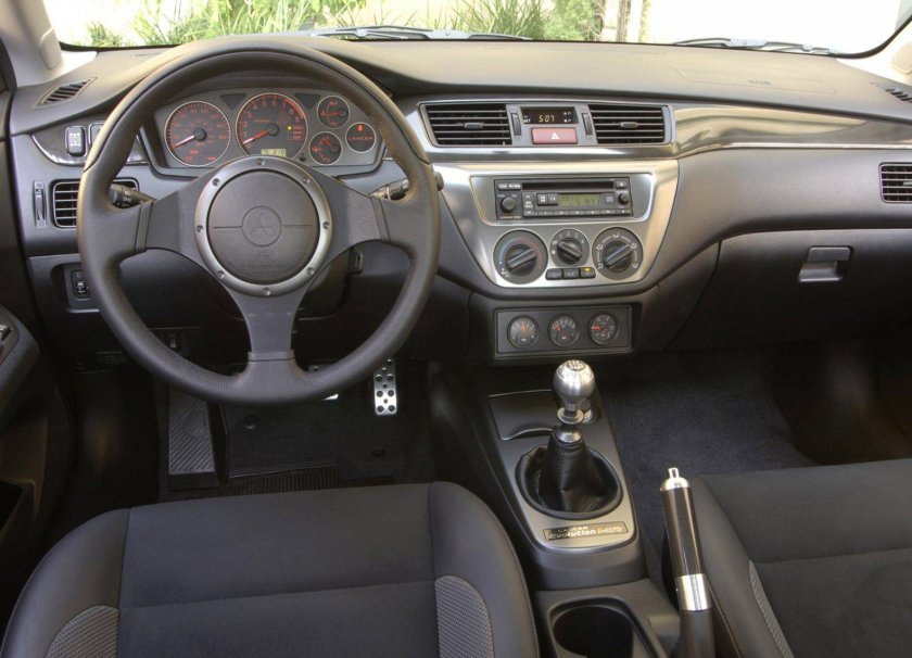 Мицубиси ланцер 9 салон