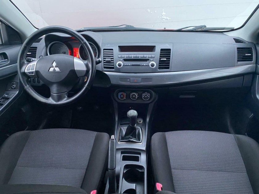 Lancer 2008 салон