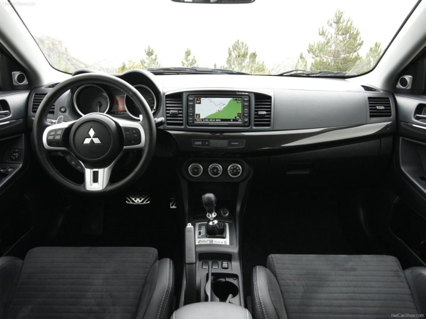Lancer EVO 10 салон