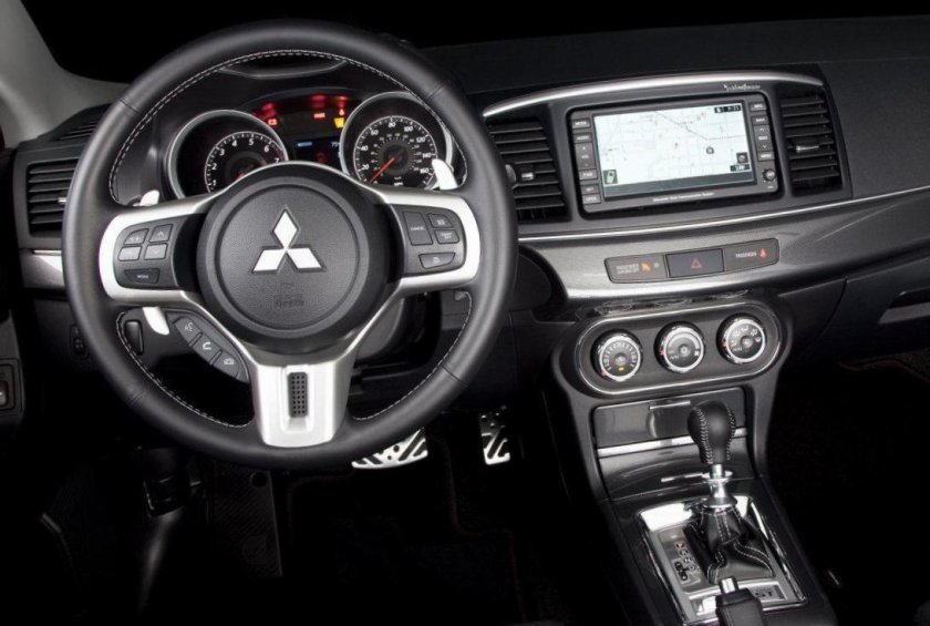 Mitsubishi Lancer 10 салон