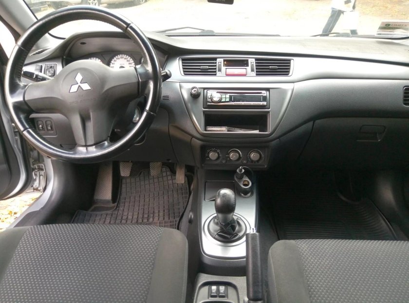 Lancer 9 2007 салон