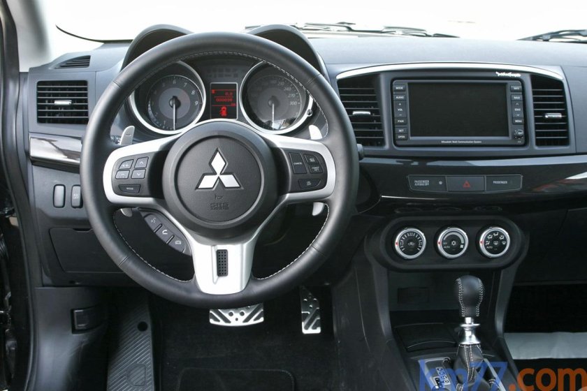 Mitsubishi Lancer EVO 10 салон