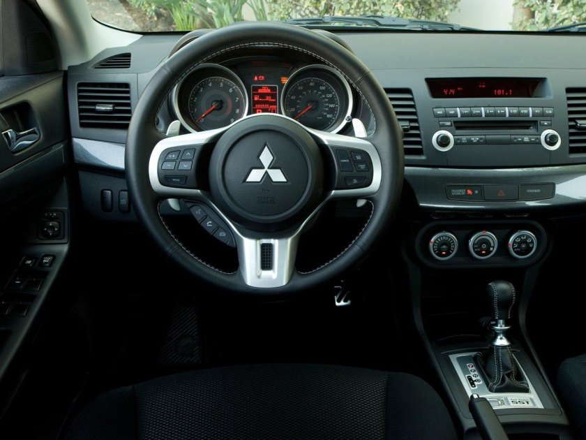 Mitsubishi Lancer 10 Interior