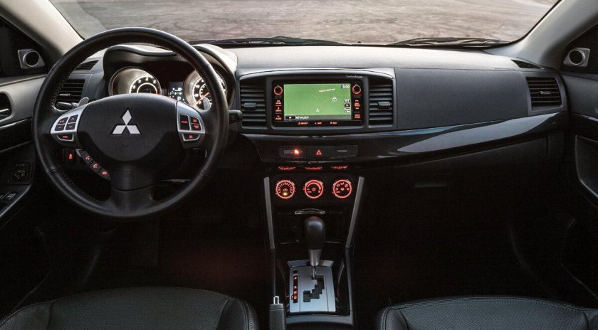 Mitsubishi Lancer 10 салон