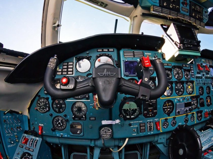 АН-32 кабина