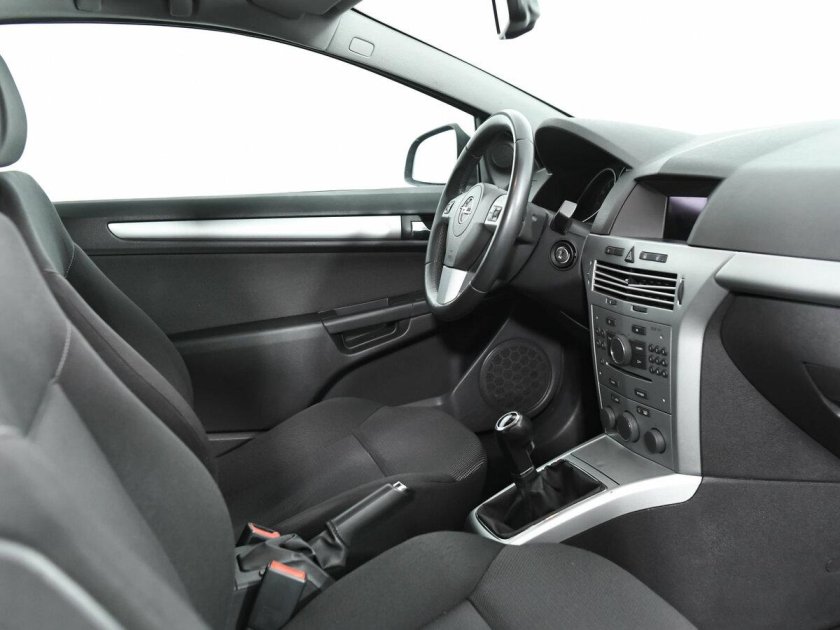 Opel Astra h GTC салон